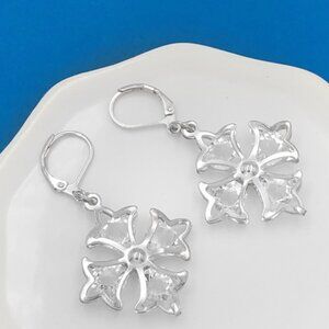 🍀 Silver Square Cross Dangle Earrings